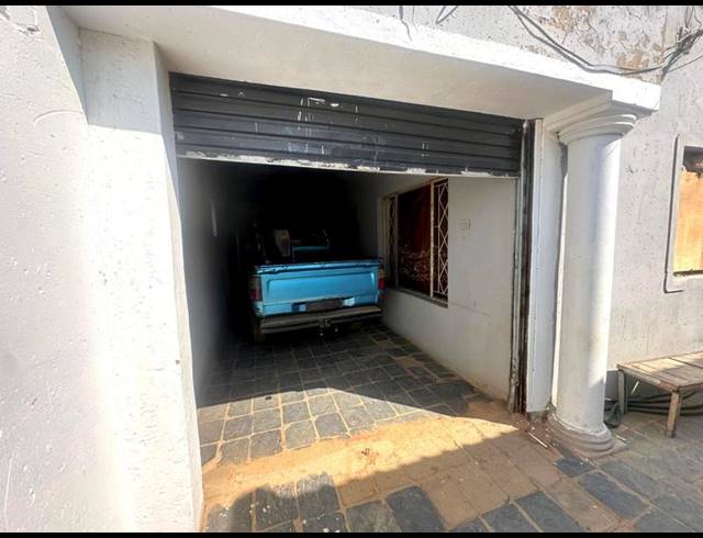 4 BEDROOM HOUSE FOR SALE IN KAGISO